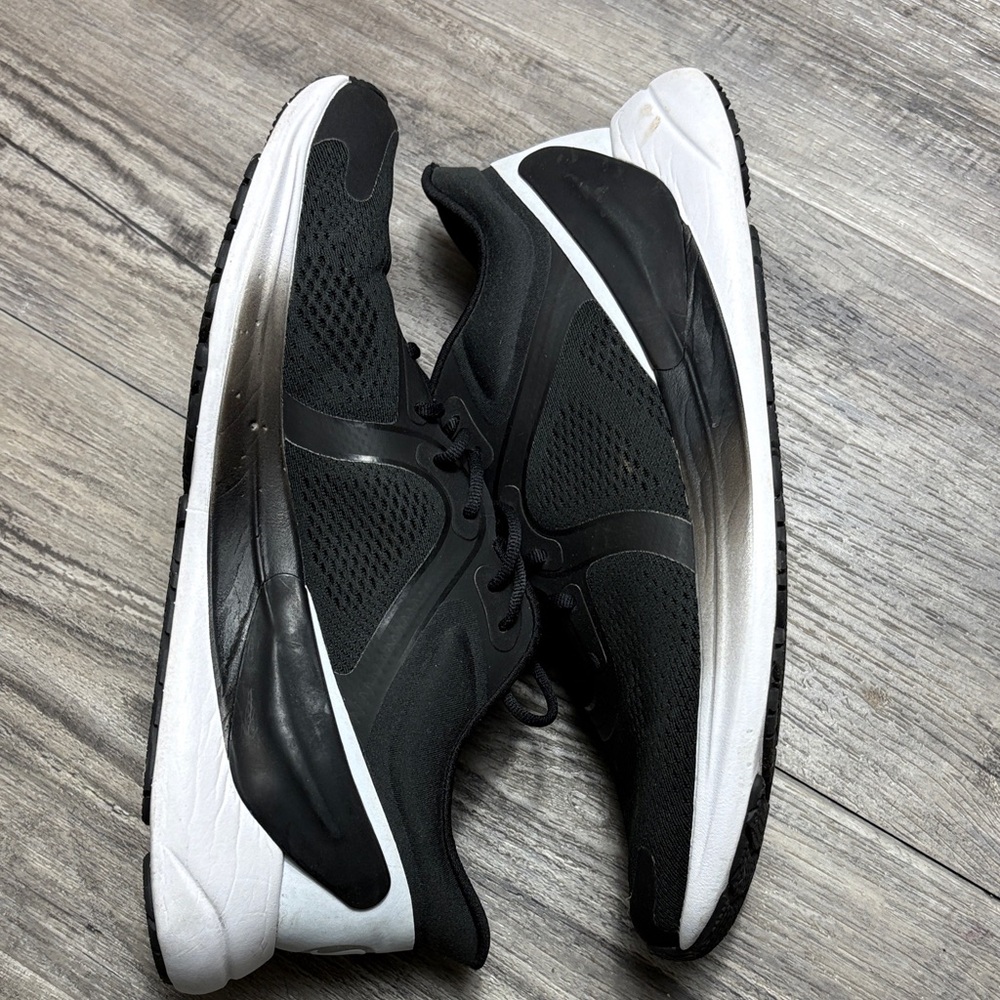 Lululemon Size Men’s 11 Black and White Athletic Sneakers Excellent Condition - Picture 7 of 12